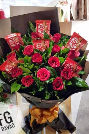 Bouquet of Roses and Chocolates 3