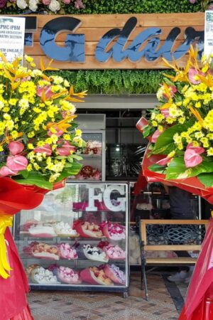 Twin Congratulations Flower Stand Set 9