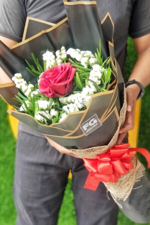 C2 - 1-stem Ecuadorian Rose Bouquet